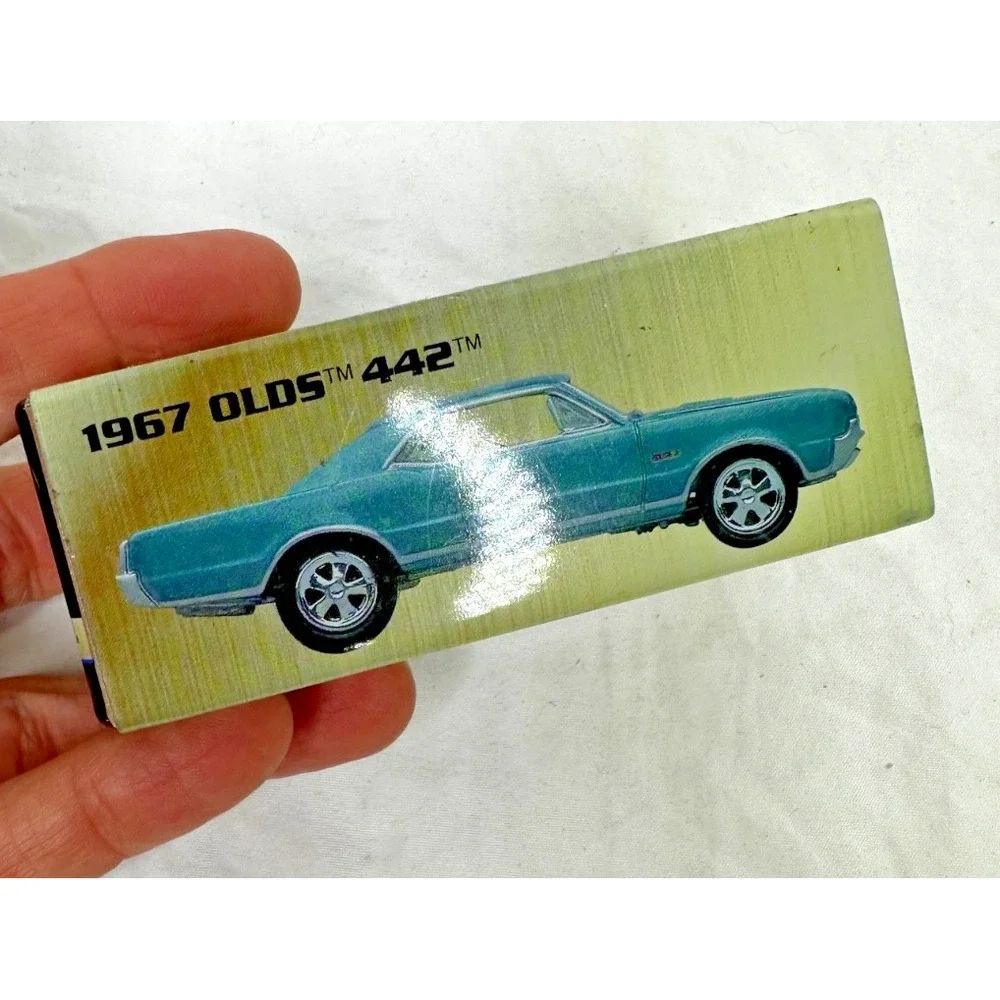 Johnny Lightening Muscle Car 1:64 Scale Die cast 1967 Oldsmobile 442 Aqua Blue